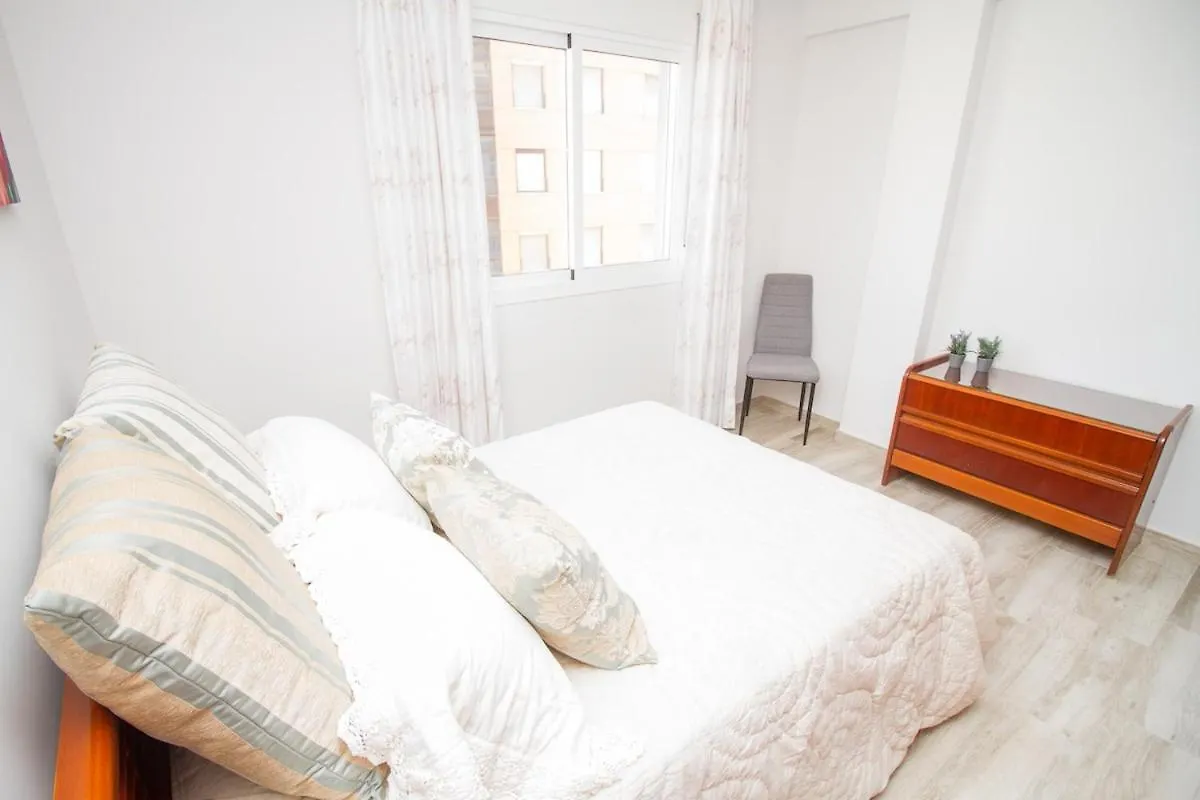 C70 - Classy 4 Bedrooms Apartment 马拉加