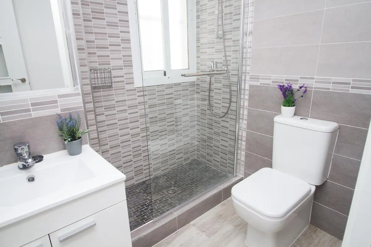C70 - Classy 4 Bedrooms Apartment 马拉加